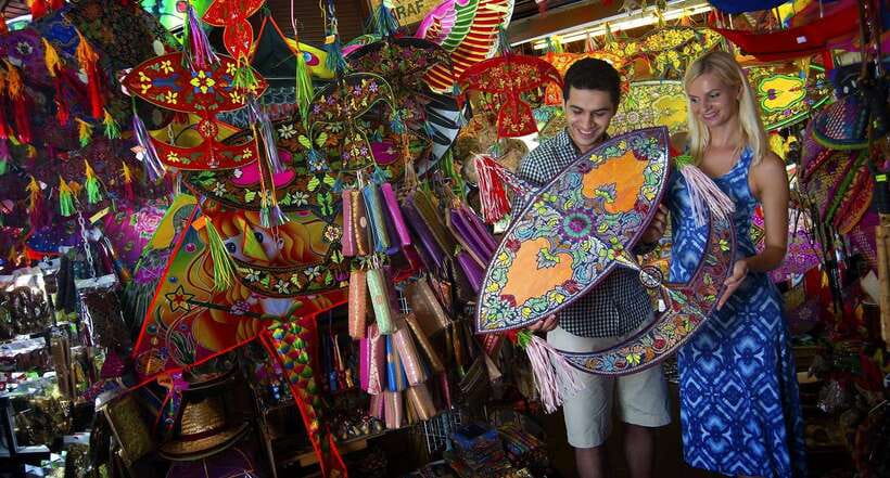 Kuala Lumpur: 4-Hour Authentic Local Markets & Event Tour - Central Market and Malaysian Handicrafts