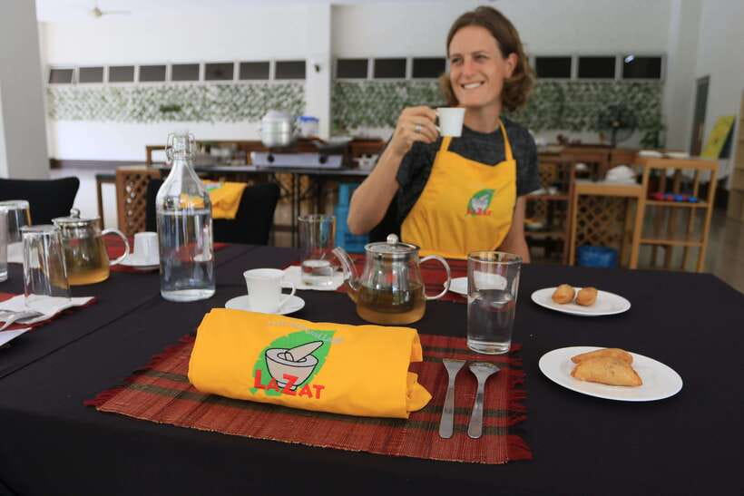 Kuala Lumpur: Malaysian Cooking Class with Market Tour - Moving from the market to LaZat Cooking