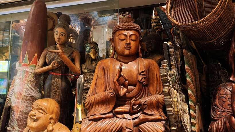 Kuala Lumpur: Sightseeing, Markets, and Food Night Tour - Merdeka Square connects colonial Kuala Lumpur with independence