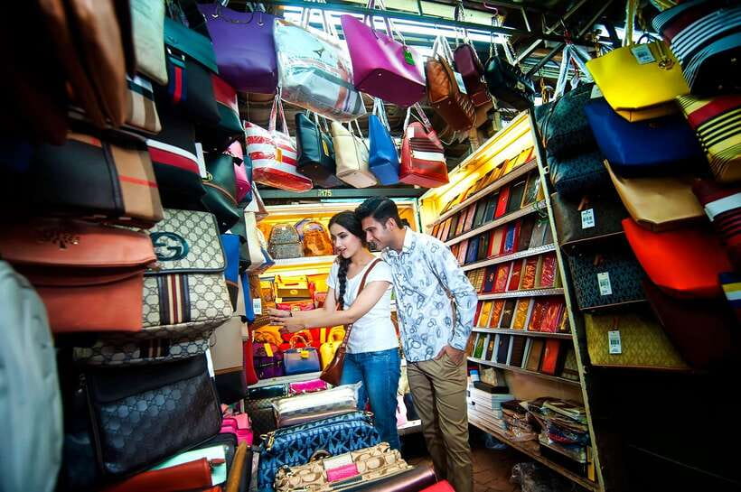 Kuala Lumpur: Street Market Exploration & Shopping Tour - Masjid India, a quick final market stop
