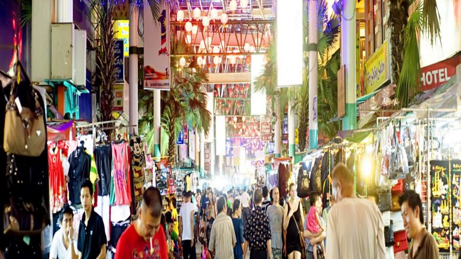 Kuala Lumpur: Street Market Exploration & Shopping Tour - What the guides add to the experience