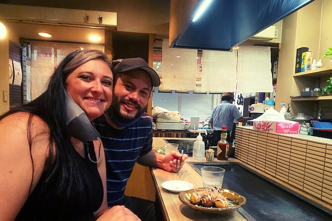 Kuromon Market Tour: All inclusive 6~8 Dishes & 3~4 samplings - Okonomiyaki, sweets, and Japanese tea