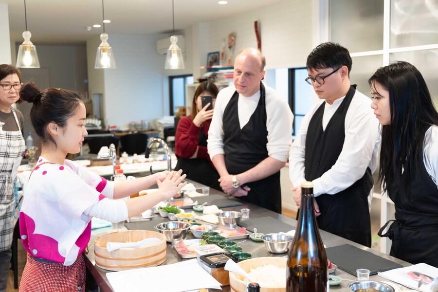 Kyoto: Enjoy Sushi & Market Tour! Best for Family & Couple! - Practical details that can affect your decision