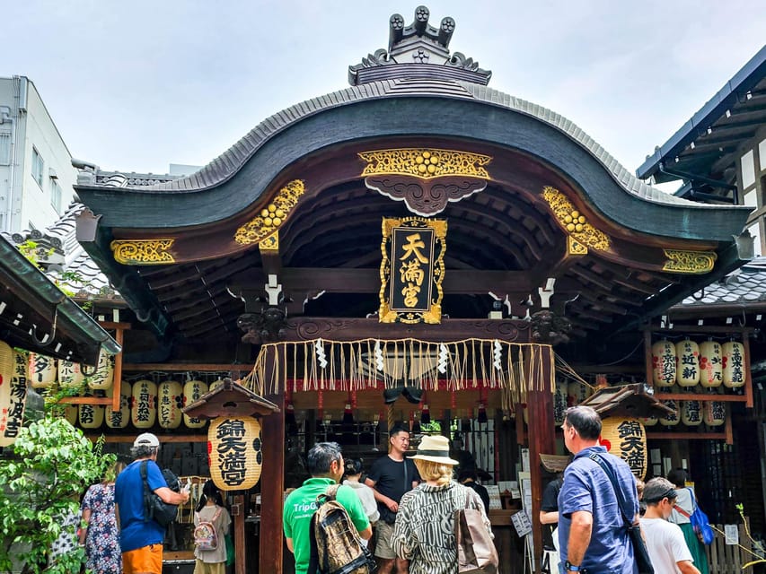Kyoto: Nishiki Market and Depachika Food Tour with a Local - The guide makes or breaks the experience