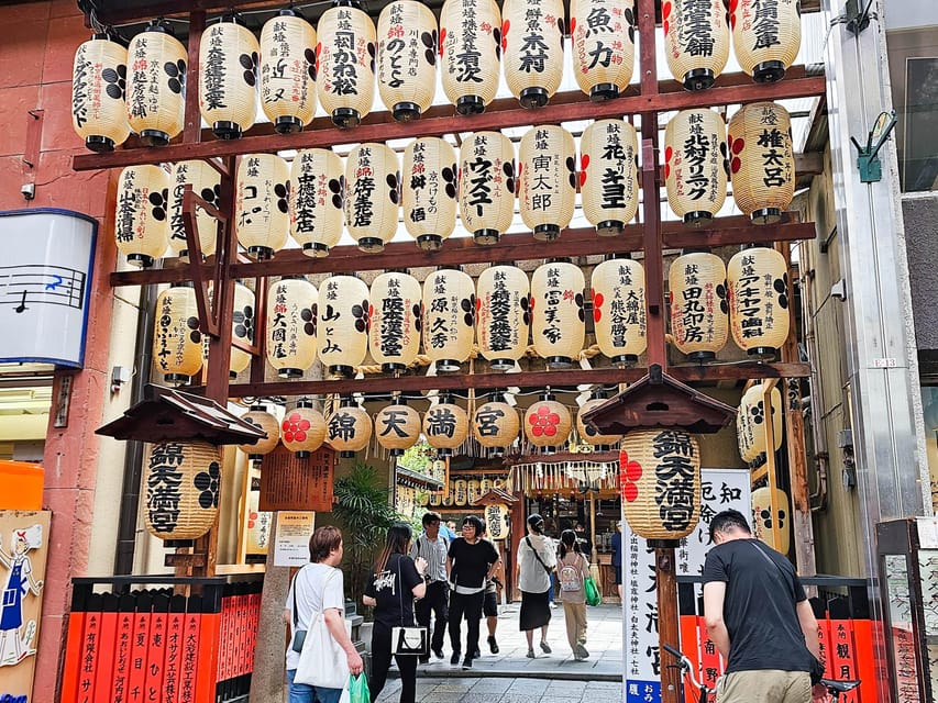 Kyoto: Nishiki Market and Depachika Food Tour with a Local - Who should book this food tour?