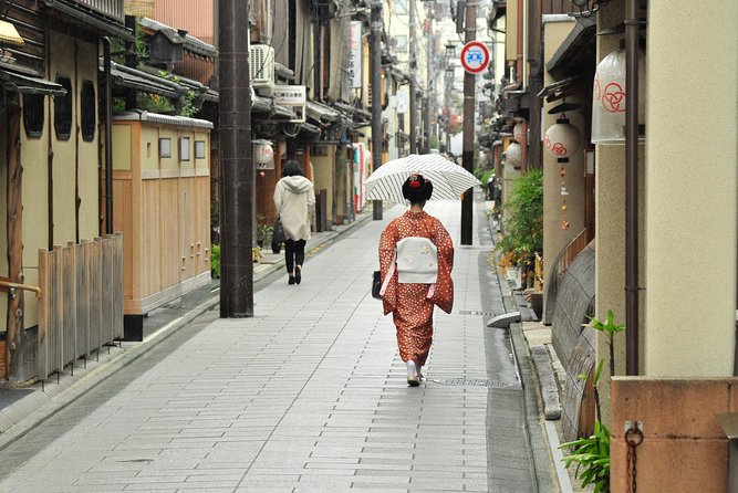 Kyoto Nishiki Market Food and Culture Walking Tour - Stop four: 10 minutes at Takoyakushido Eifukuji Temple