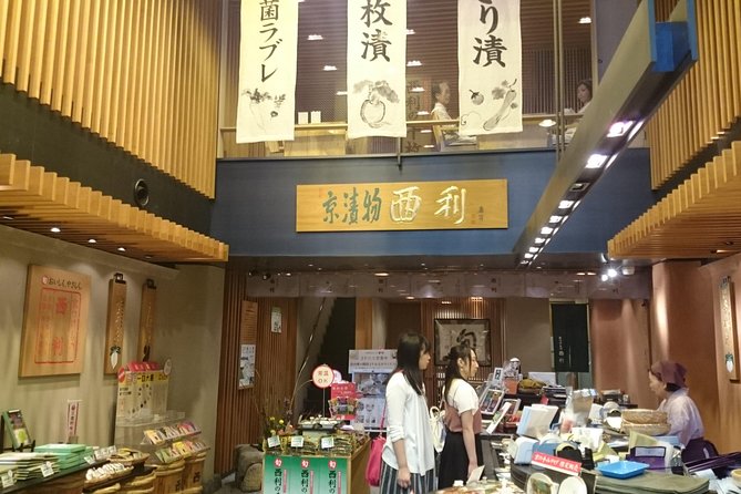 Kyoto Nishiki Market Food and Culture Walking Tour - Stop five: 15 minutes on Teramachi-dori
