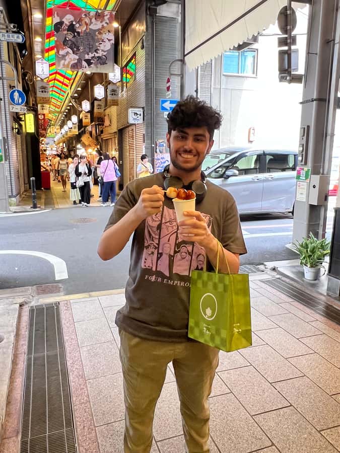 Kyoto: Nishiki Market Food Tour with Local Guide - Entering the market and finding your bearings