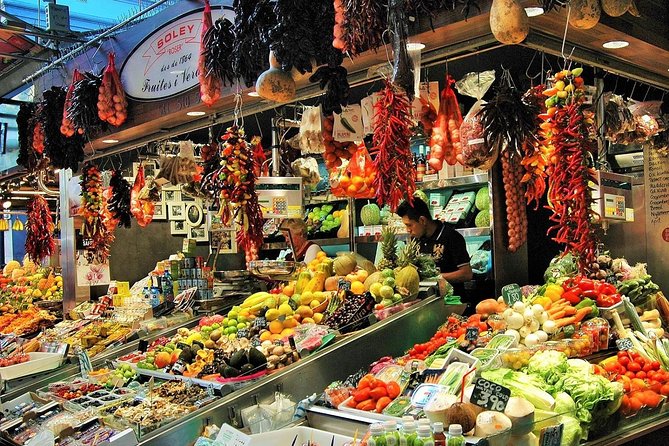La Boqueria Market and Paella Cooking Class in Barcelona - An 18th-century apartment with a communal table