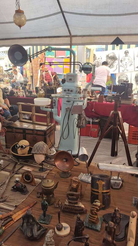 La Lagunilla's Antique Bazaar - How José Ramón Camargo González shapes the experience