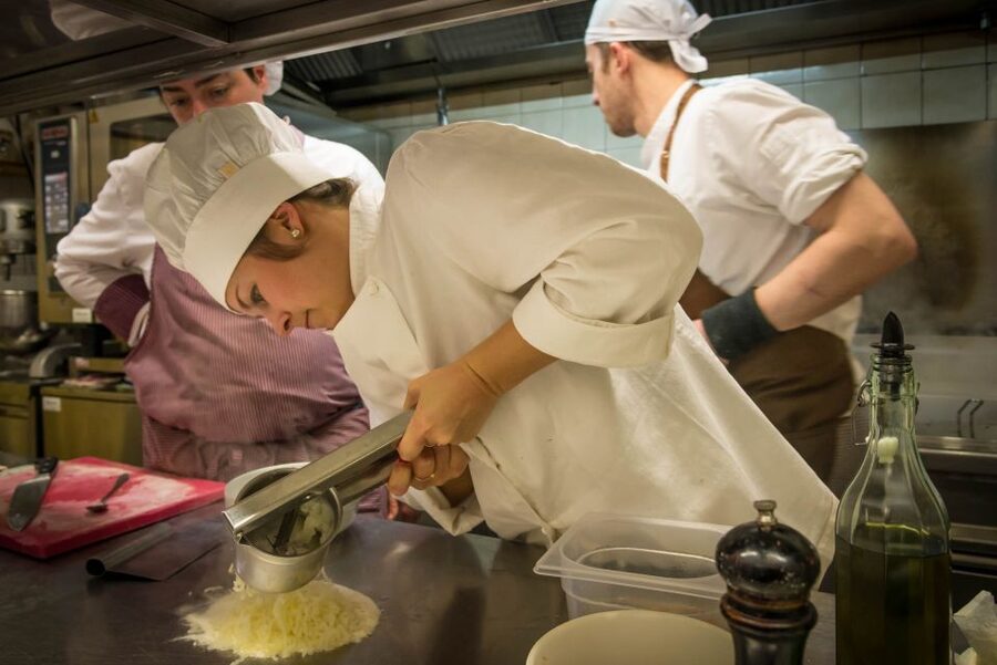 La Spezia: Market Visit and Seafood Cooking Class with Lunch - Making Gnocchi with Fresh Pesto