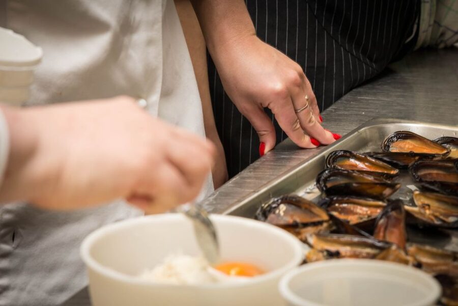 La Spezia: Market Visit and Seafood Cooking Class with Lunch - Cooking La Spezia Mussels and Baccalà