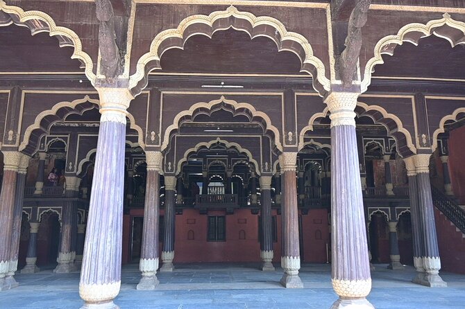 Lalbagh+Bull Temple+Tipu Palace+Market+Lunch=Bangalore City Tour - A vegetarian lunch that keeps the day moving