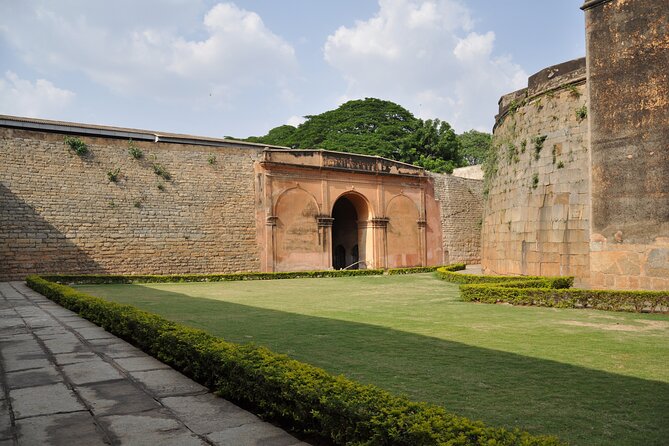Lalbagh+Bull Temple+Tipu Palace+Market+Lunch=Bangalore City Tour - What the $39.72 price really covers