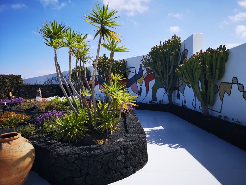 Lanzarote: César Manrique Foundation and Teguise Market - Guides and transport shape the experience