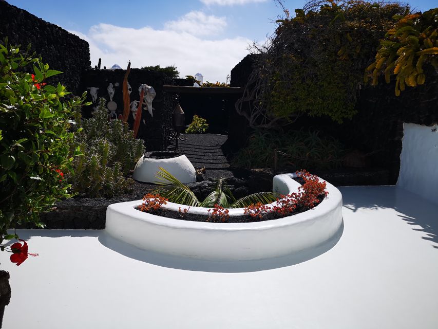 Lanzarote: César Manrique Foundation and Teguise Market - Who gets the most from this Lanzarote outing?