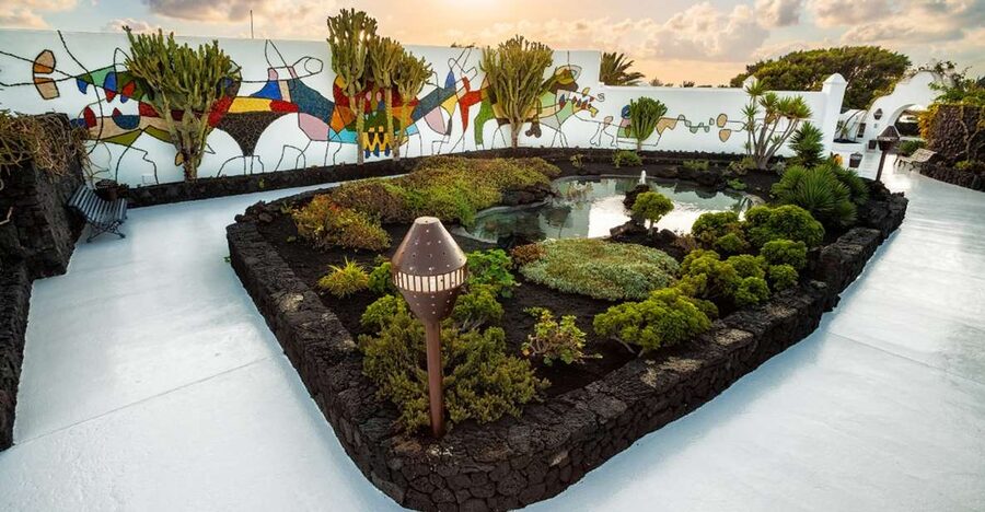 Lanzarote: César Manrique & Teguise Market from Cruise Port - The volcanic house is the real attraction