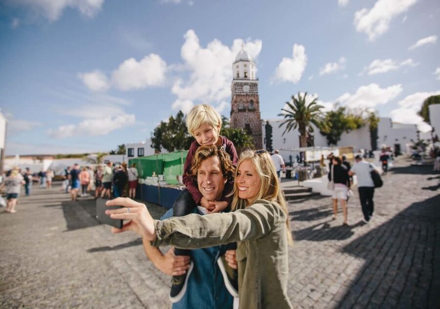 Lanzarote: Teguise Handicraft Market and La Graciosa Island - First look at La Graciosa and Caleta de Sebo