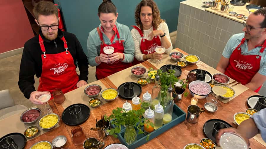 Lima: Market Tour and Cooking Class with Pisco Sour - Starting at Surquillo Market in Miraflores