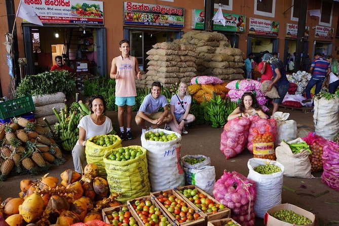 Local Market Tour & Cooking Demo with Lunch from Colombo Harbor - Choosing vegetables, fruit, and spices at 10 a.m.