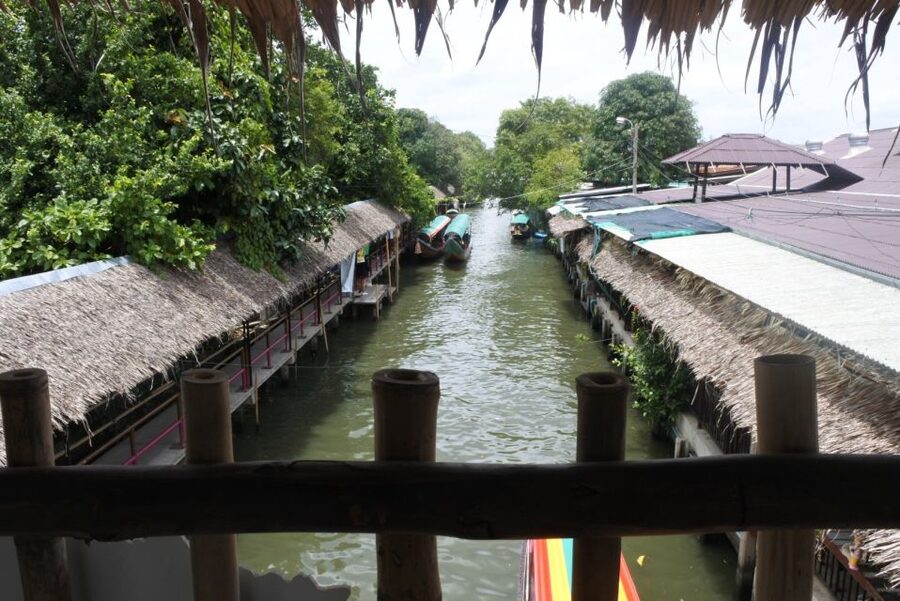 Local Weekend Markets: Khlong Lat Mayom & Chatuchak Tour - What the private vehicle adds