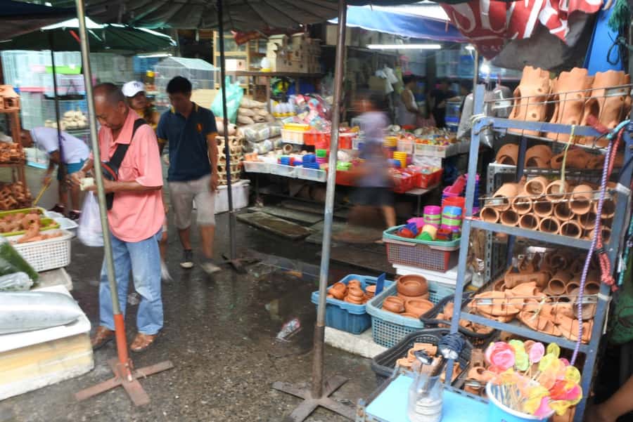 Local Weekend Markets: Khlong Lat Mayom & Chatuchak Tour - Who should book this tour?