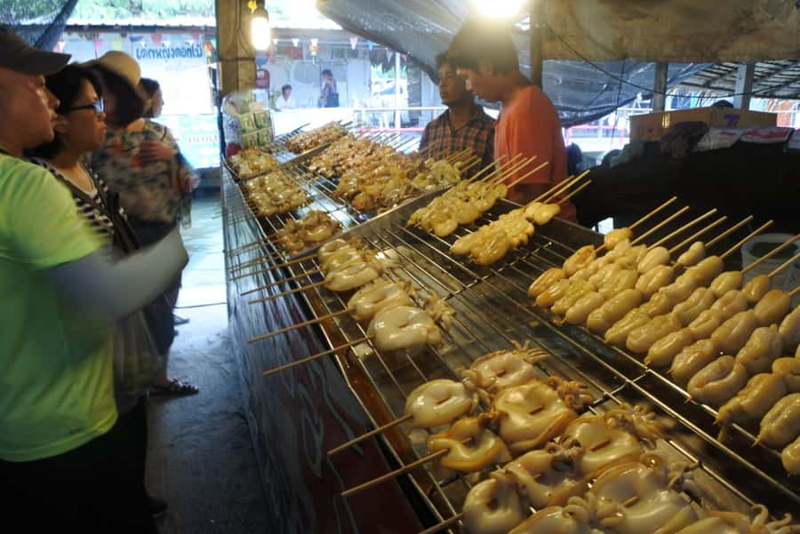 Local Weekend Markets: Khlong Lat Mayom & Chatuchak Tour - Khlong Lat Mayom at about 8:00 AM