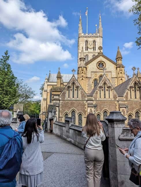 London: Borough Market Food Tour with Local Guide - Crossing Toward the City and the Great Fire