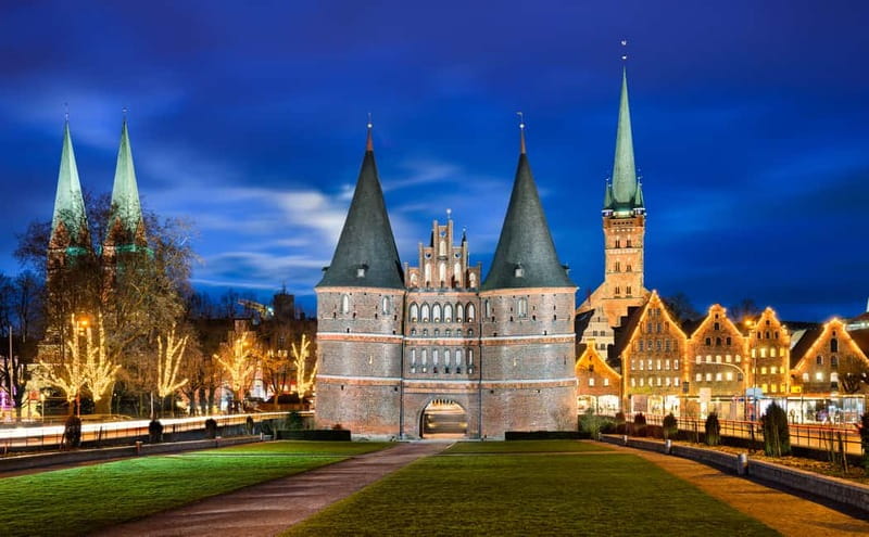 Lübeck: Christmas Market and Historical City Tour - Starting beneath Lübeck’s Holsten Gate