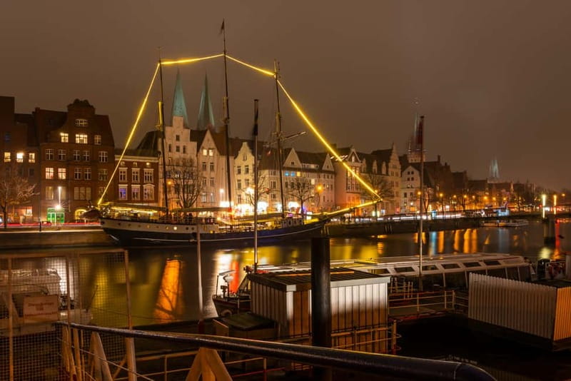 Lübeck: Christmas Market and Historical City Tour - The Town Hall market and Lübeck’s civic center