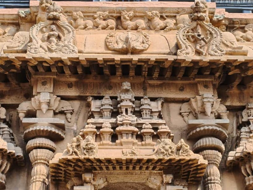 Madurai: City Highlights Temple and Market Tour - Elu Kadal Street and the banana market