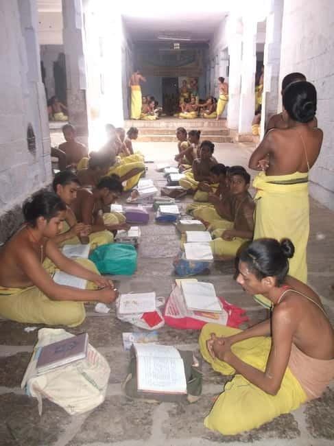 Madurai: City Highlights Temple and Market Tour - What Balan adds to the experience