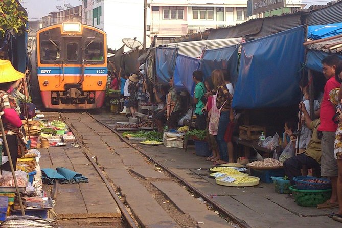 Maeklong & Damnoen Saduak Markets: Railway & Floating Market Tour - Why these two markets make a good Bangkok side trip