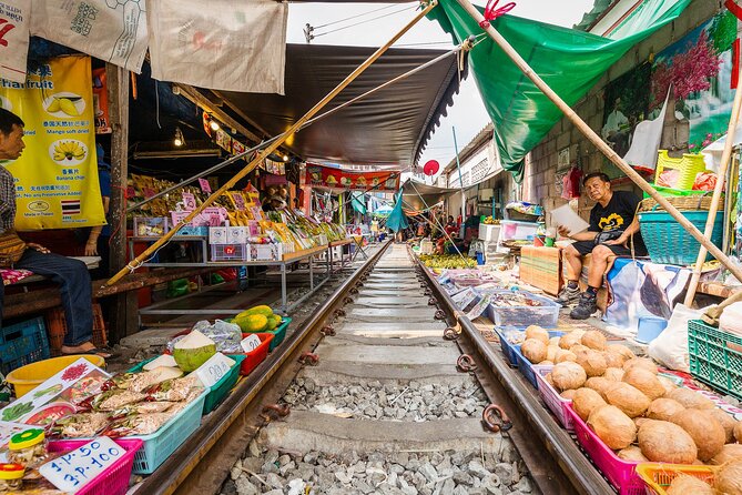Maeklong Railway & Damnoen Saduak Floating Market Tour – Full Day - Who should book this experience