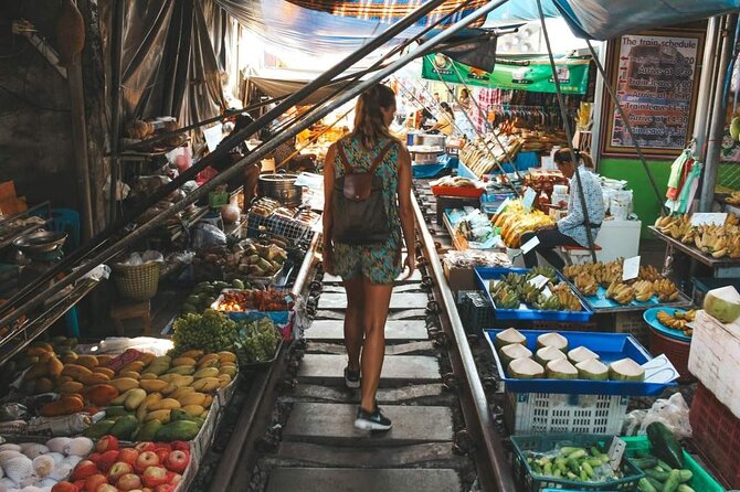 Maeklong Railway Market and Damnoen Saduak Floating Market Tour From Bangkok - Heat, crowds, smells, and what to pack