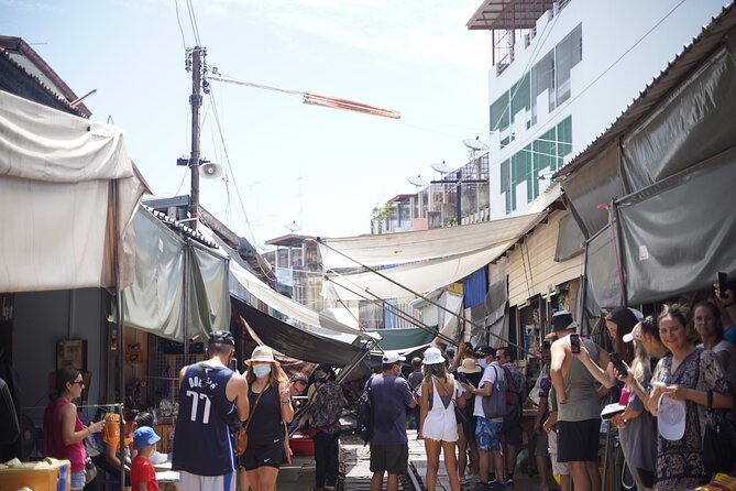 Maeklong Railway Market and Floating Market - Who will enjoy this experience most?