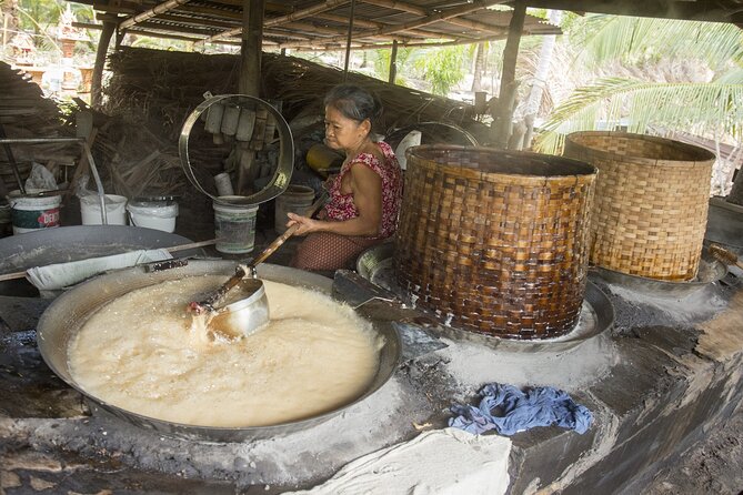 Maeklong Railway, Sugar Palm Factory & Floating Market - Who should book this experience?