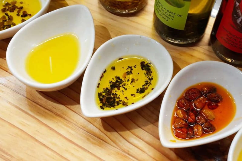 Málaga: Morning Market & Tapas Tour - Breakfast begins the food story