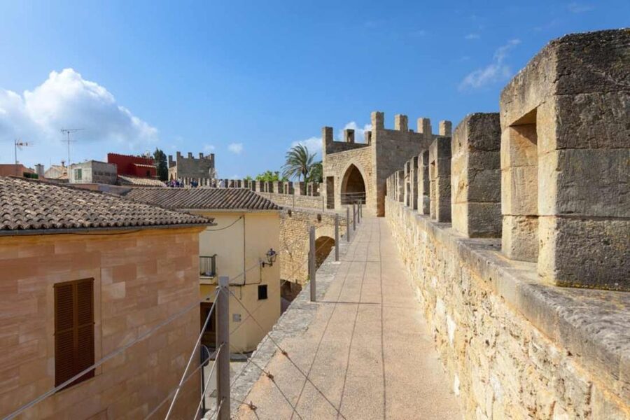 Mallorca: Alcudia Old Town, Market, and Formentor Beach - Alcudia Old Town and the Morning Market