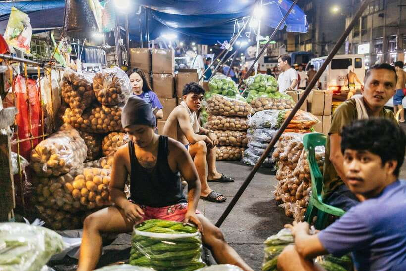 Manila: Guided Night Market Experience - Tuktuk, train, and jeepney travel