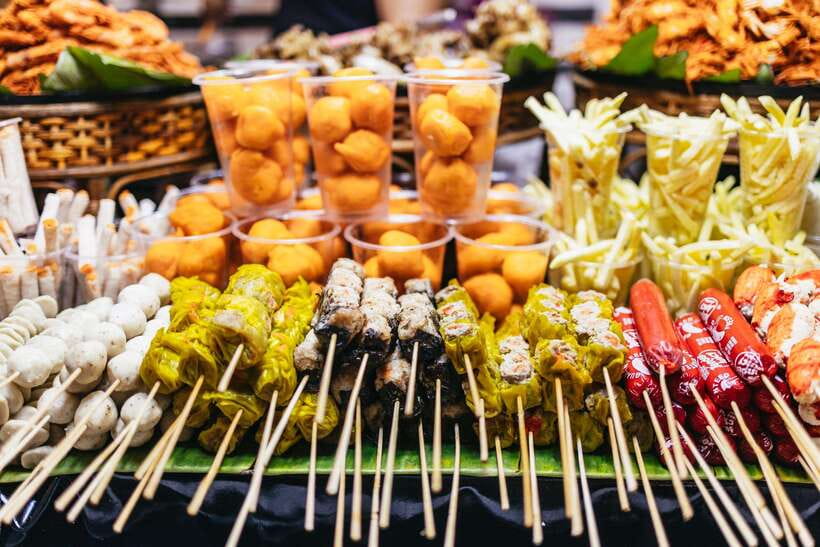 Manila: Guided Night Market Experience - Starting at Tutuban Center and the Bonifacio Monument