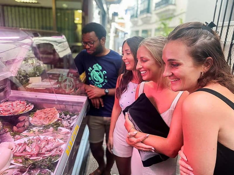 Marbella: Guided Market Tour with Tapas and Wine Pairings - Choosing fish with Paco