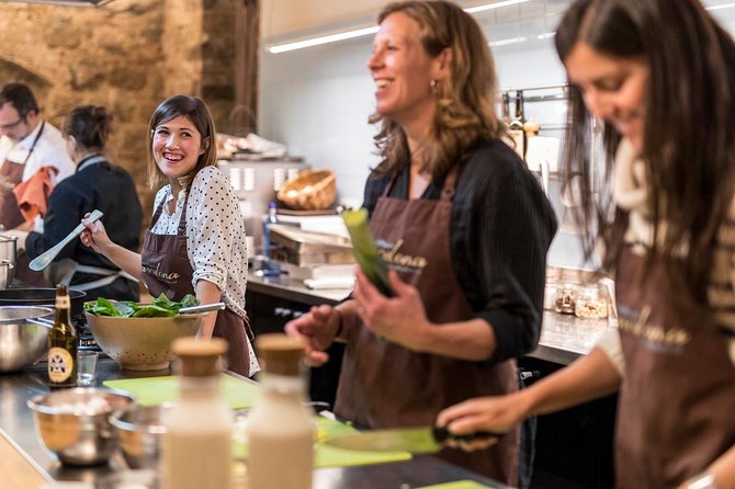 Market Gourmet Visit and Spanish Culinary Experience in Barcelona - Practical details that affect your day