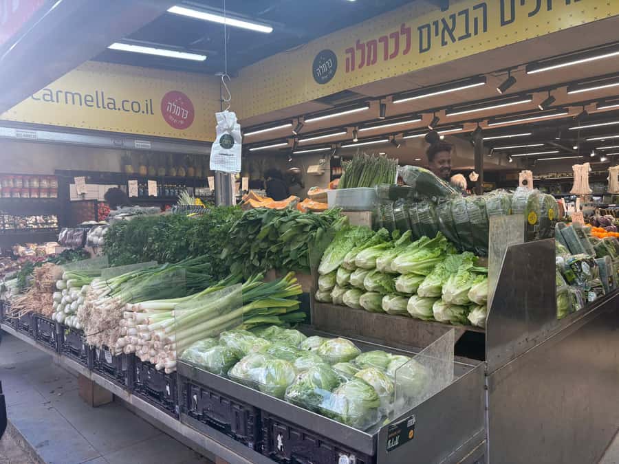 Market Mosaic: A Gastronomic Exploration of Carmel Treasures - Meeting vendors and hearing the market’s stories