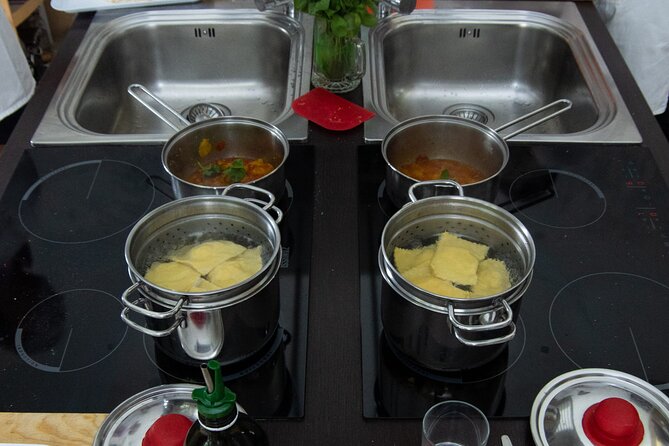 Market tour and Private Cooking Class in Rome with roman chef - Welcome drinks and homemade pizza