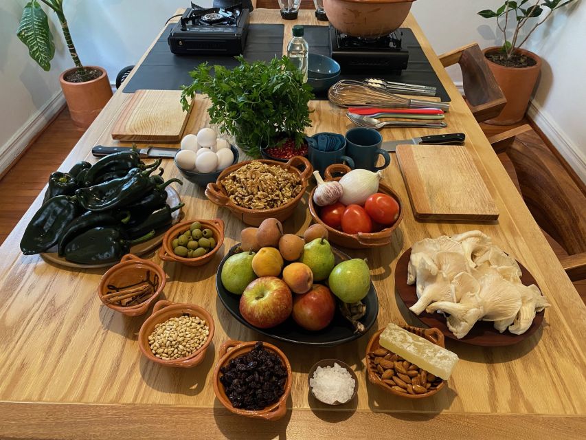 Market tour, cooking class & three-course Mexican feast - A home kitchen with a personal host