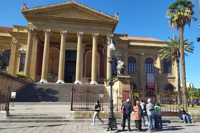 Markets and monuments: walking tour and street food in Palermo - Piazza Olivella and the tour’s central meeting point