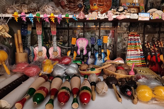 Markets private tour: La Ciudadela, Sonora, San Juan & Lagunilla - La Lagunilla on Sunday: Shopping With a Michelada