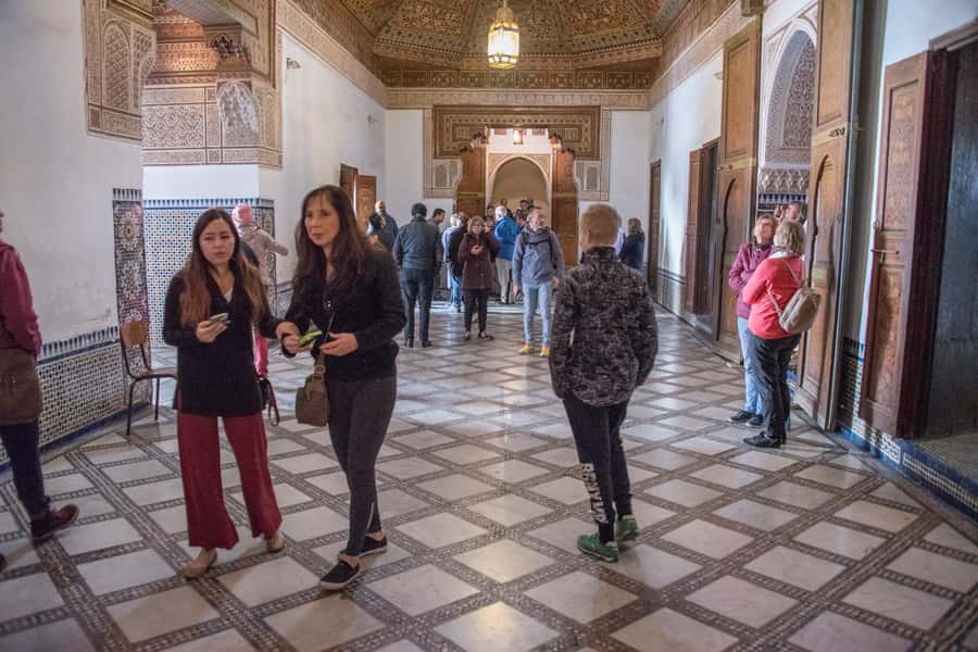 Marrakech: Bahia Palace, Saadian Tombs, Souk and Medina Tour - Guide quality and group atmosphere