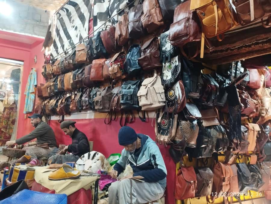 Marrakech City Tour: Souks, Palaces & Hidden Gems - Jemaa el-Fna and the tea break
